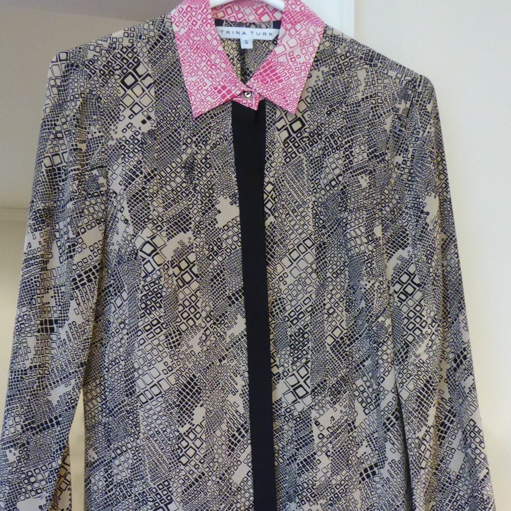 Trina Turk Meadows Top Button-up Silk Blouse Shirt Pink Tan Black Geo Pattern SM